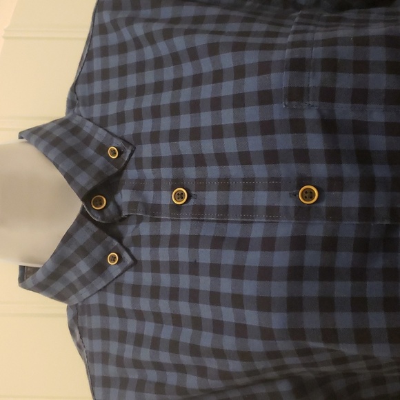 Like New Van Heusen Slim Fit Button Down - Picture 2 of 8